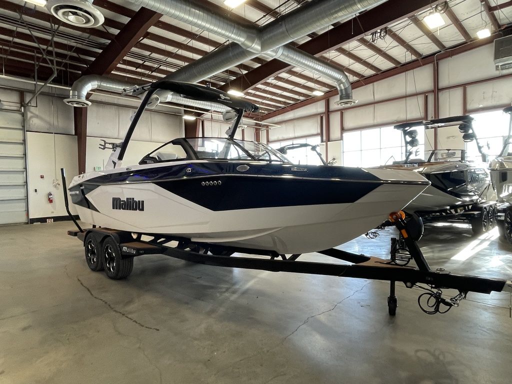 2025 Malibu Boats 23 LSV