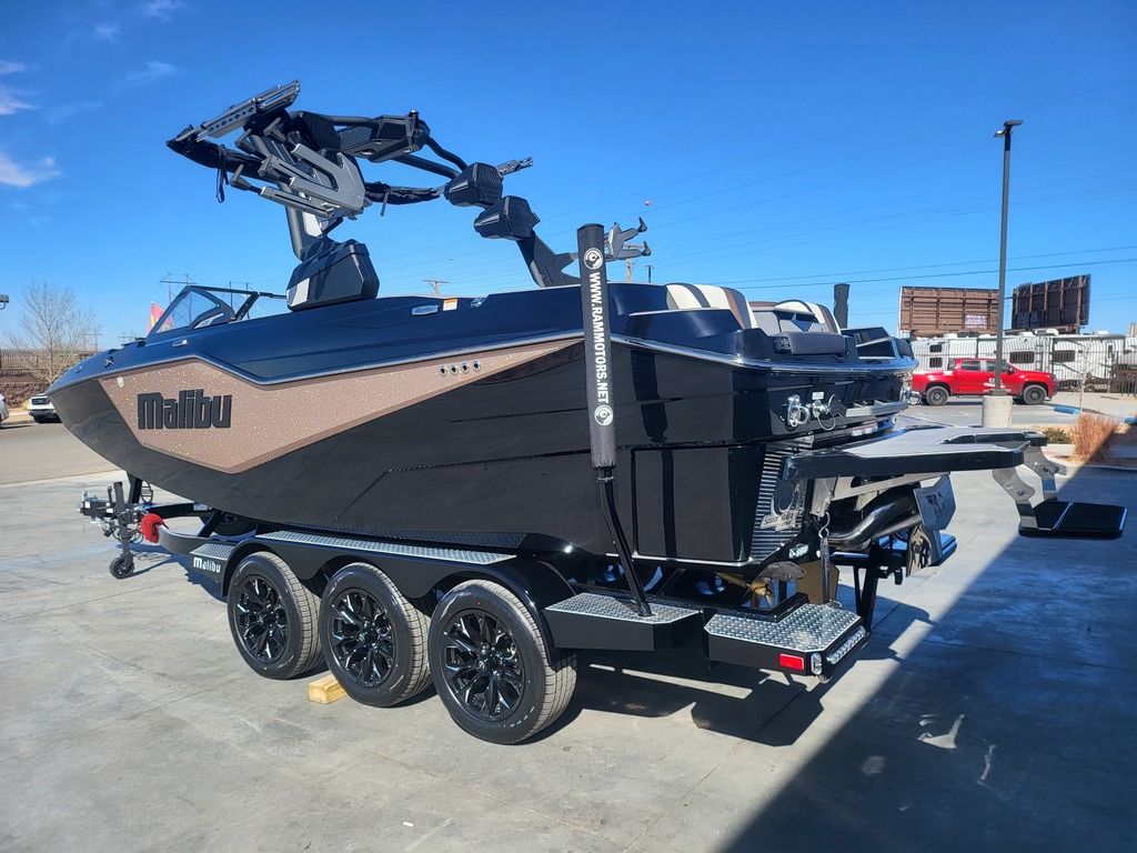 2025 Malibu Boats M230