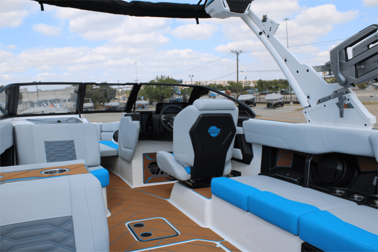 2025 Malibu 26 LSV