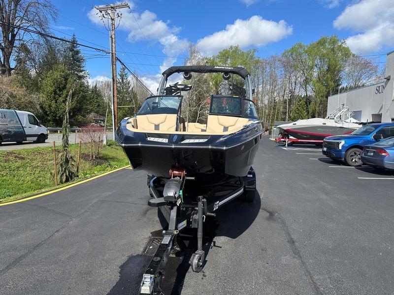 New 2024 MasterCraft XT20