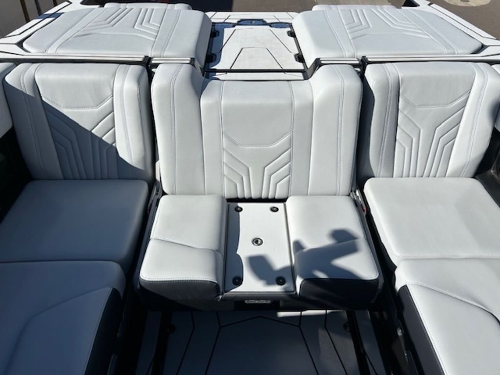 2025 Malibu Boats 25 LSV
