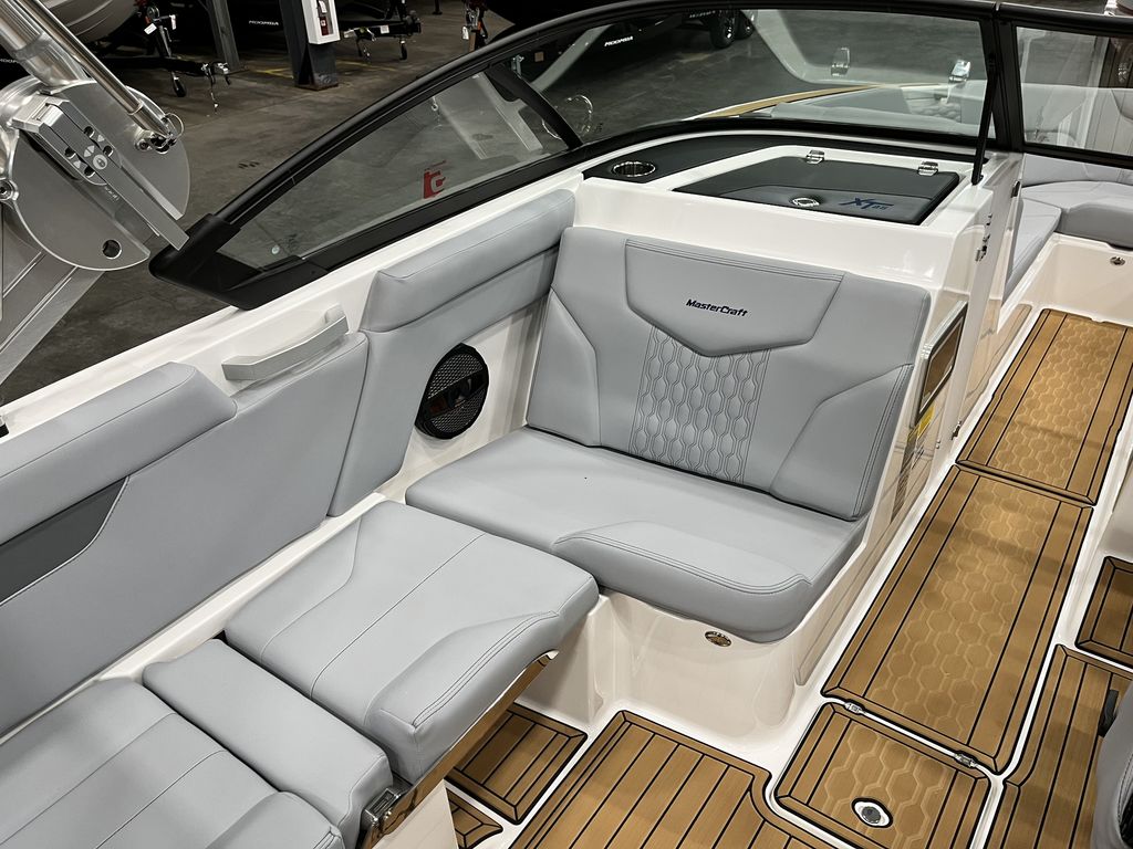 2024 MasterCraft XT25