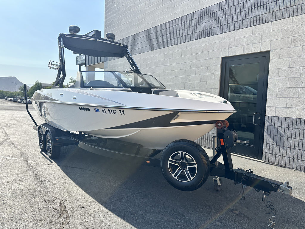 2015 Axis Wake Research T22
