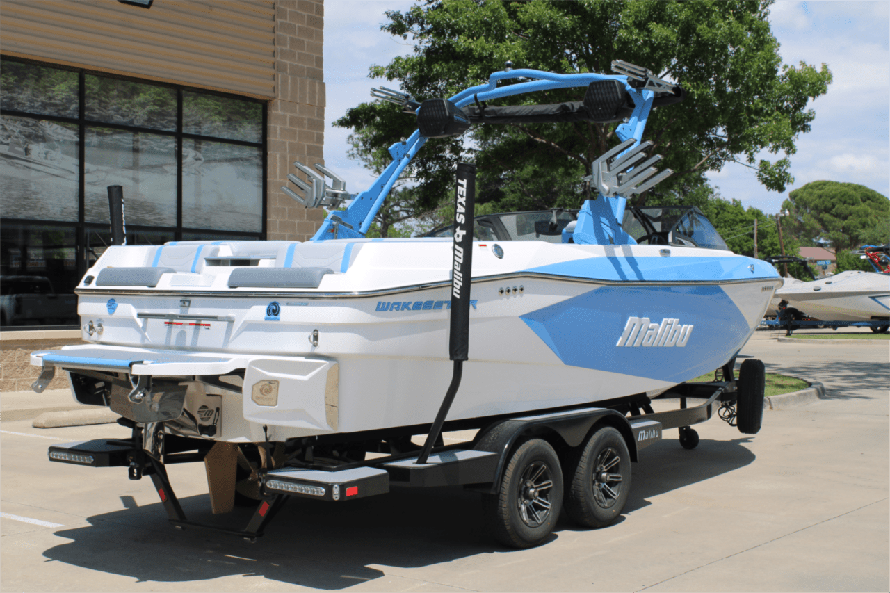 2025 Malibu 23 LSV Icon