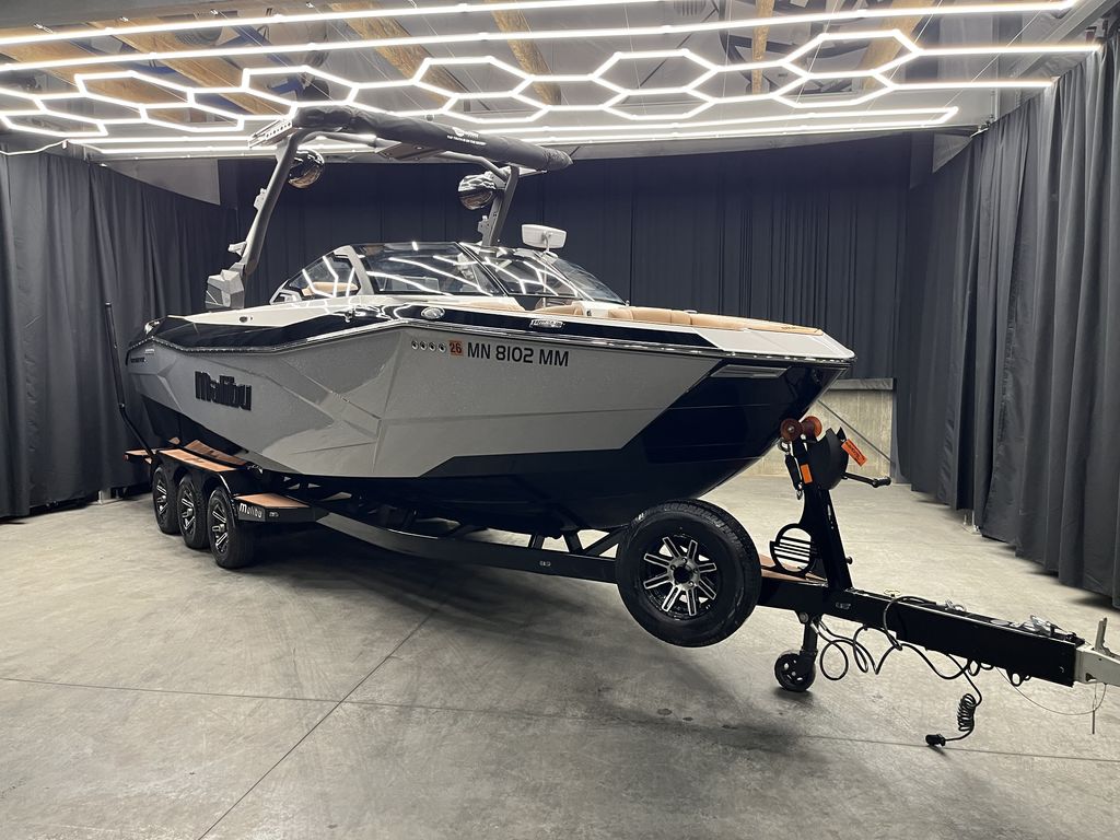 2024 Malibu Boats 26 LSV Icon