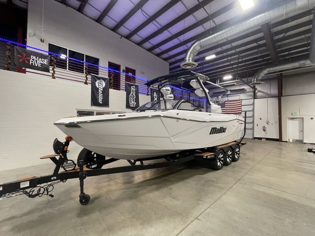 2025 Malibu Boats 26 LSV