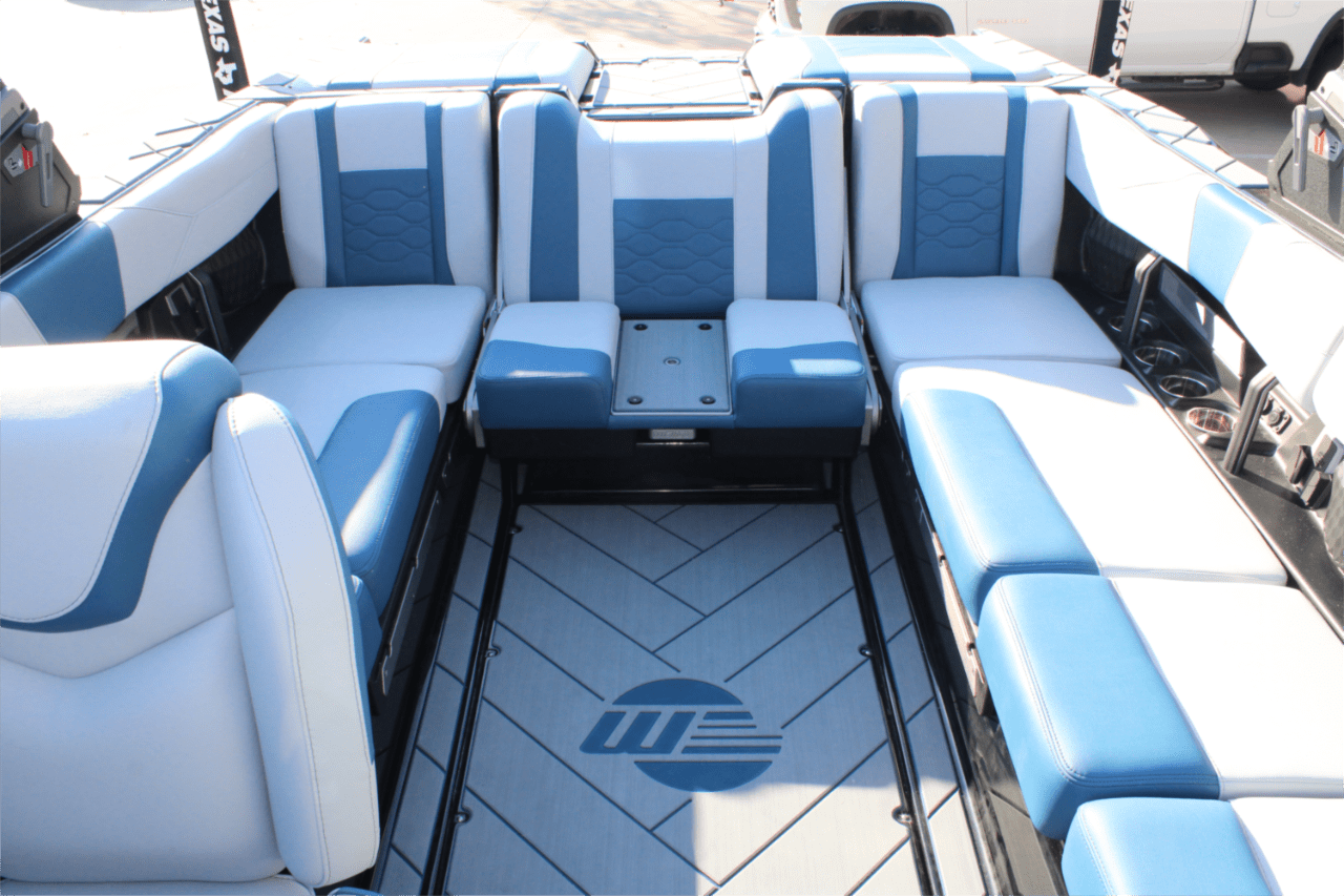 2025 Malibu 23 LSV