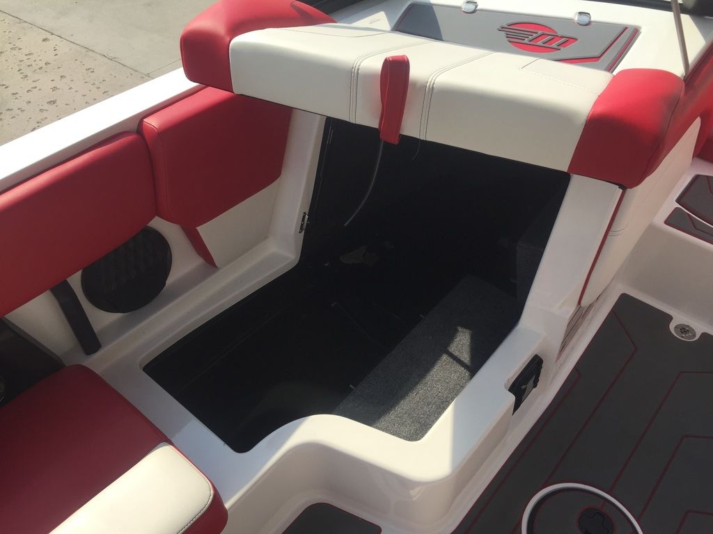 2022 Malibu Boats 21 LX Icon