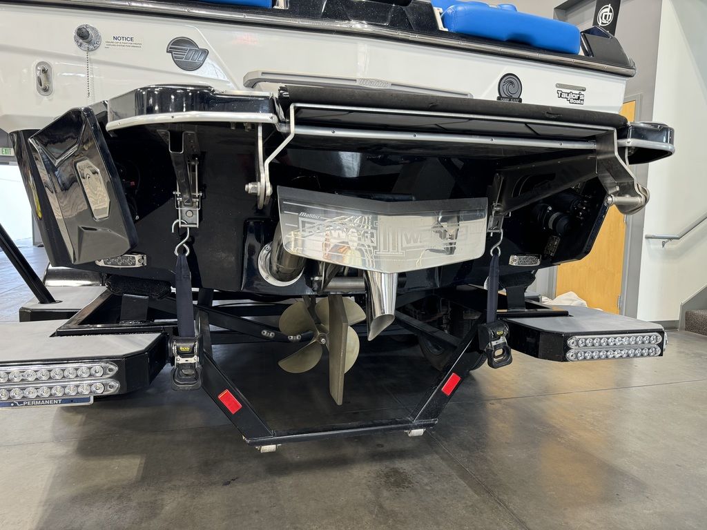 2022 Malibu Boats 25 LSV