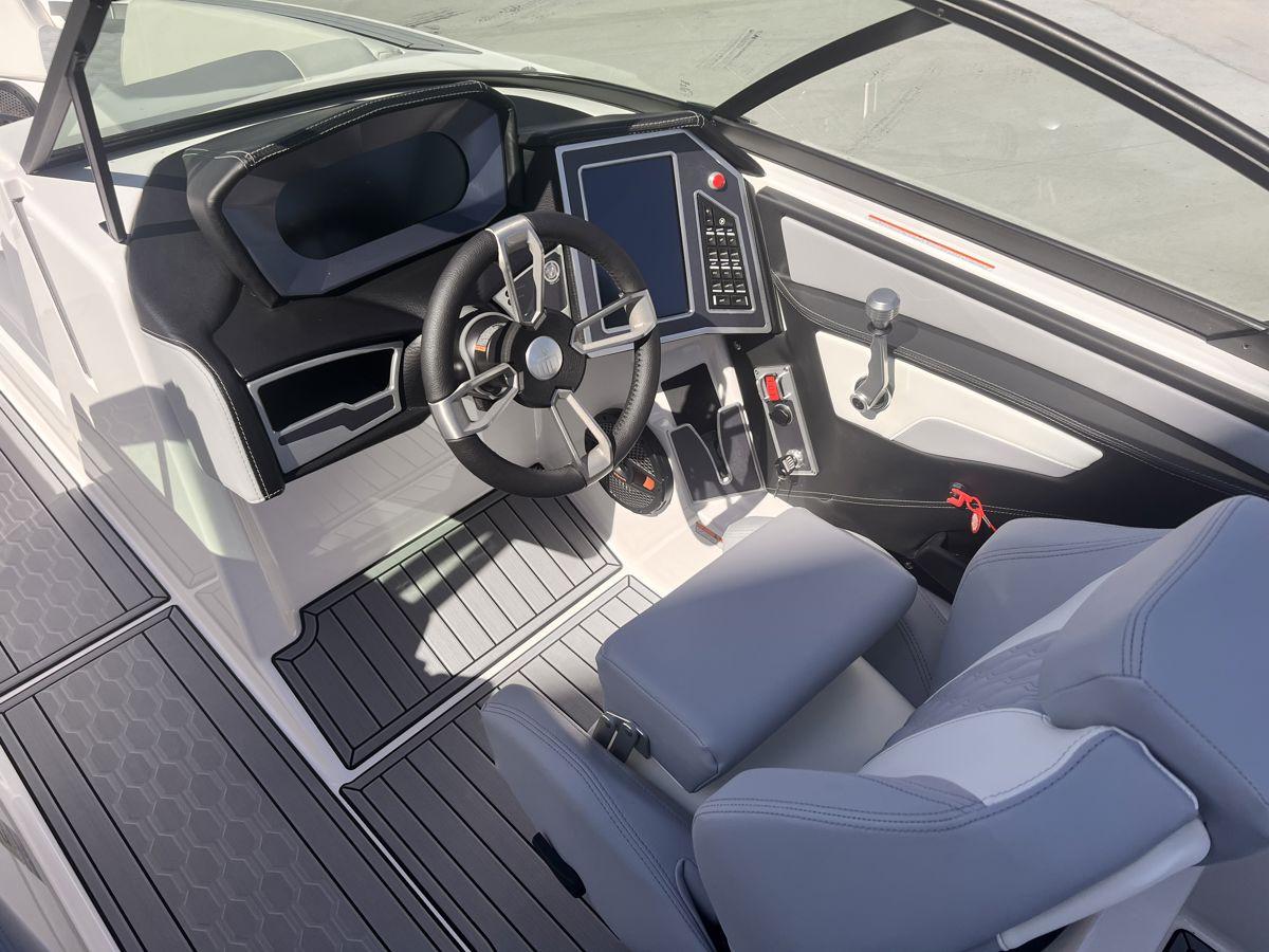 2024 MasterCraft XT25