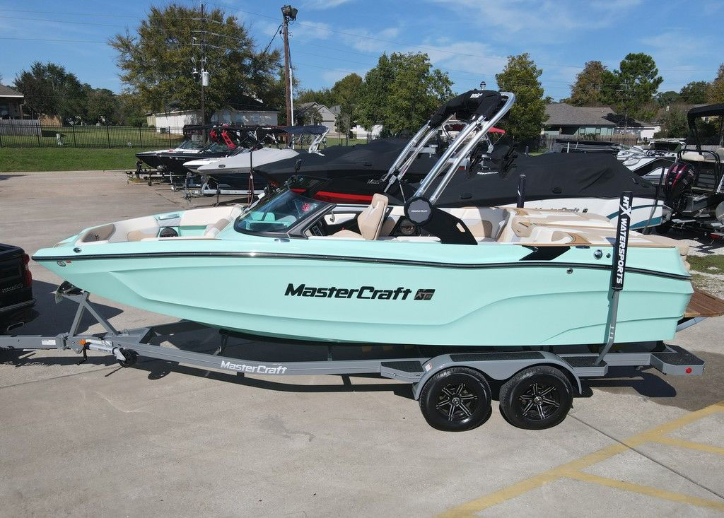 2023 MasterCraft XT22