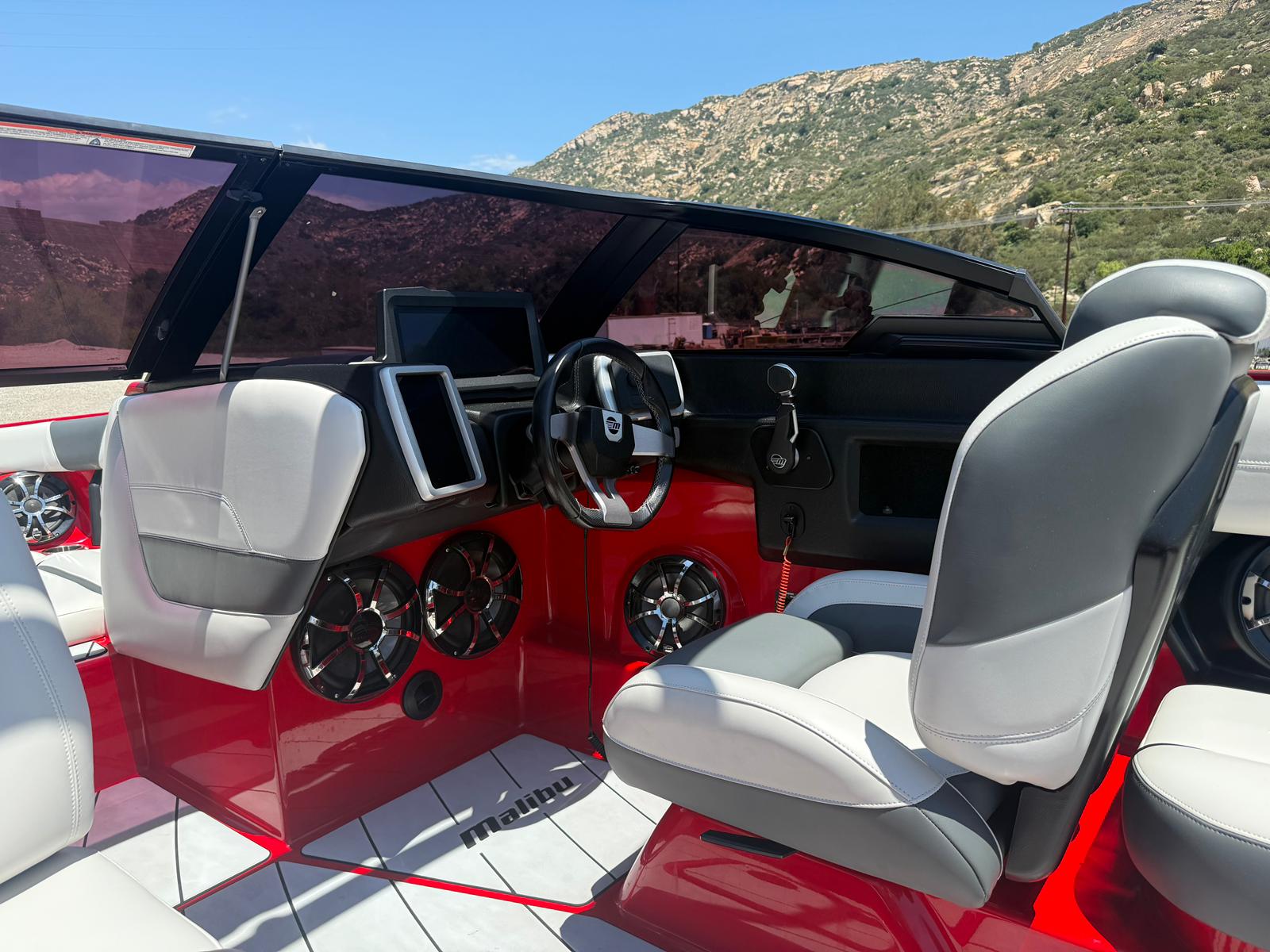 Malibu 23 LSV Wakesetter