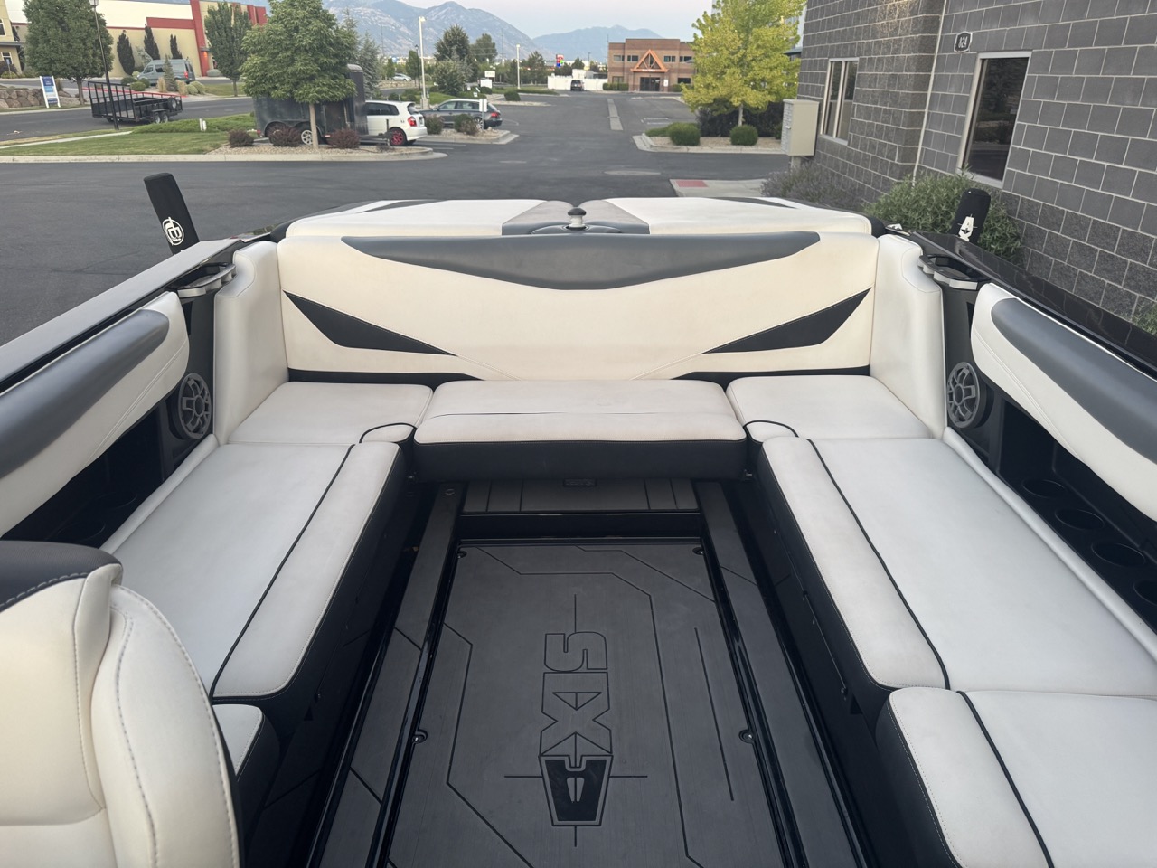 2019 Axis T23 Low Hours comes with all Gear