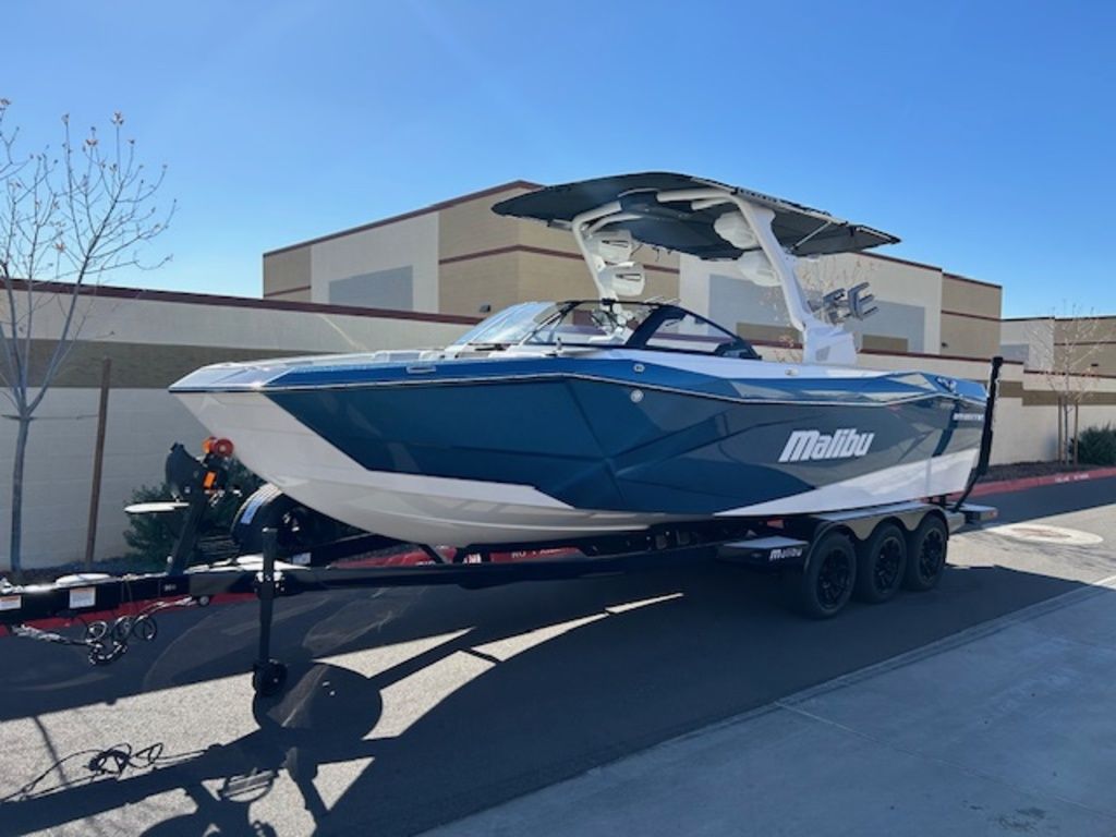2025 Malibu Boats 26 LSV