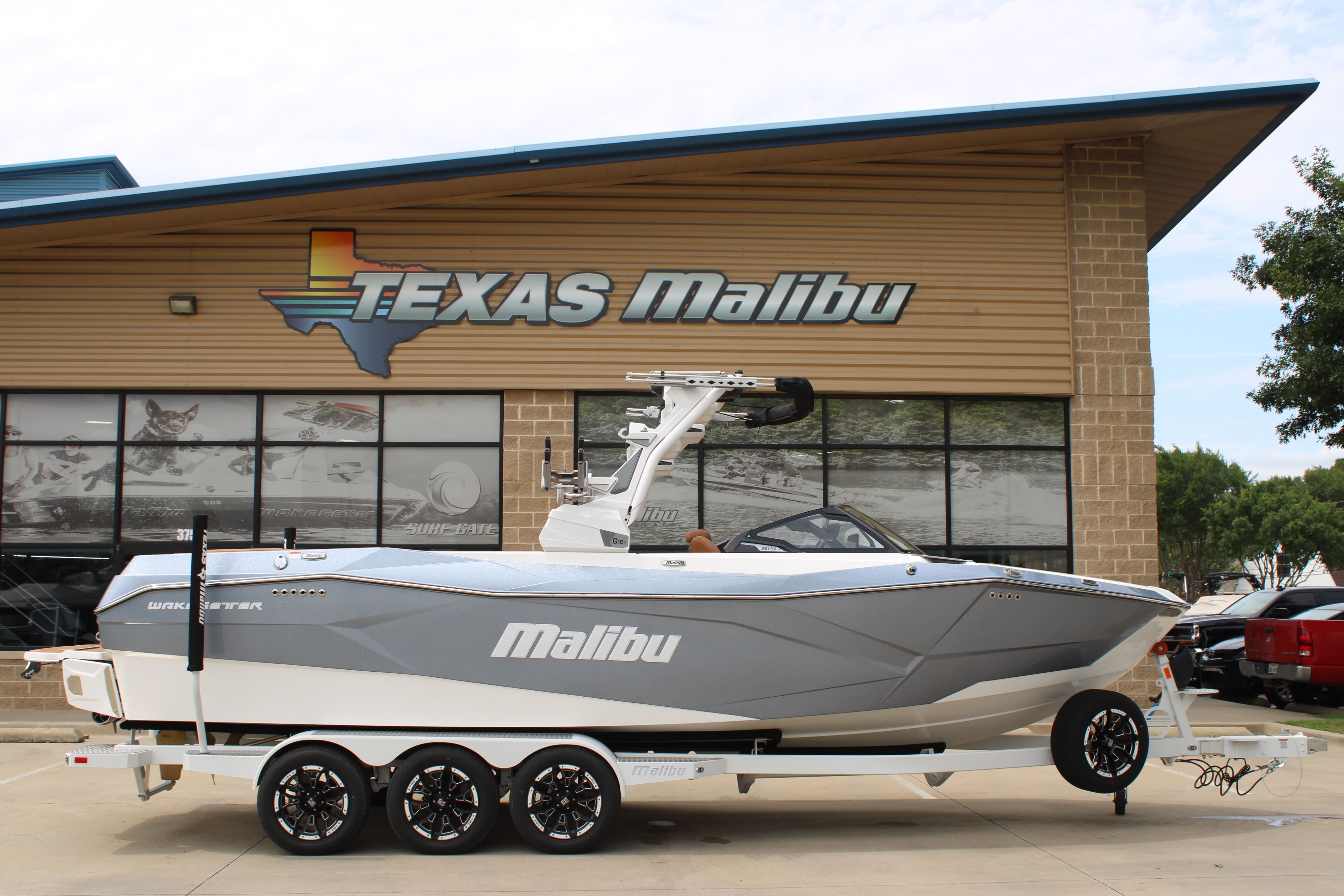 2025 Malibu 26 LSV