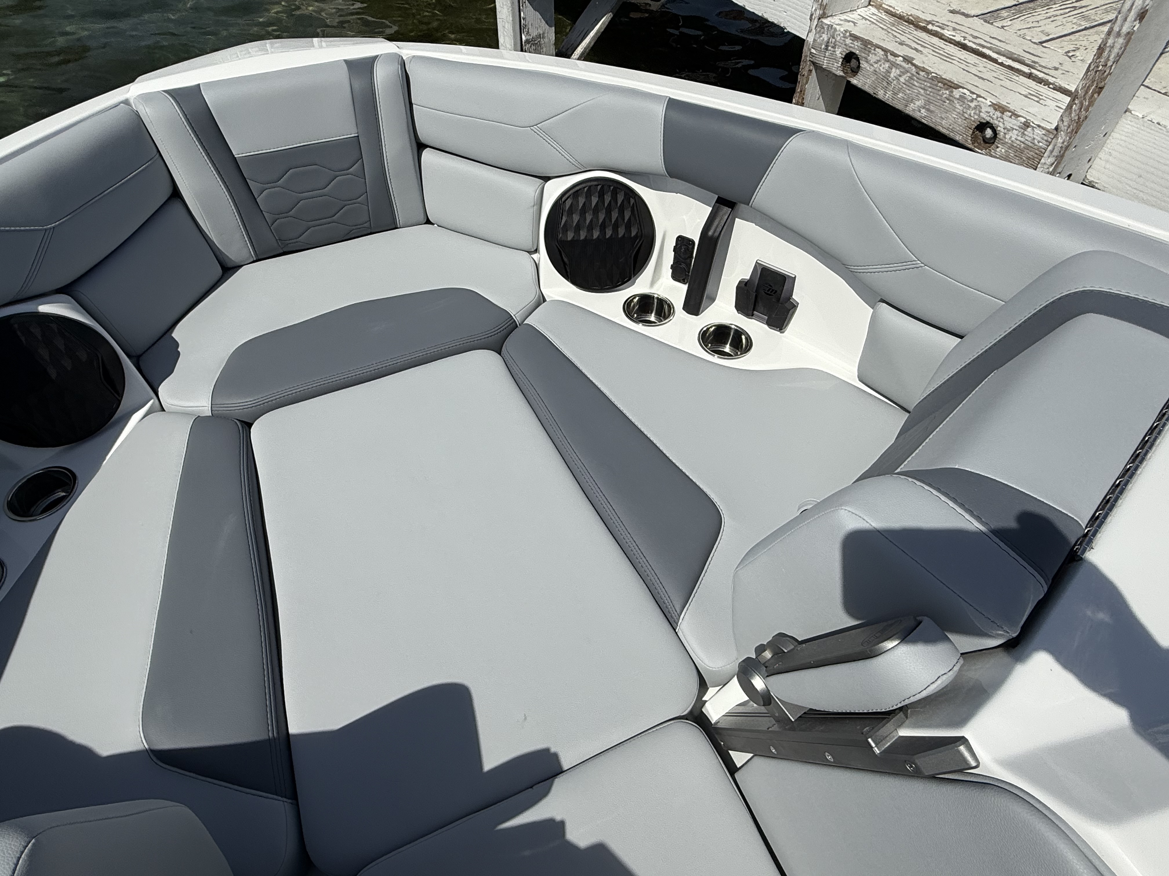2025 Malibu 23 LSV