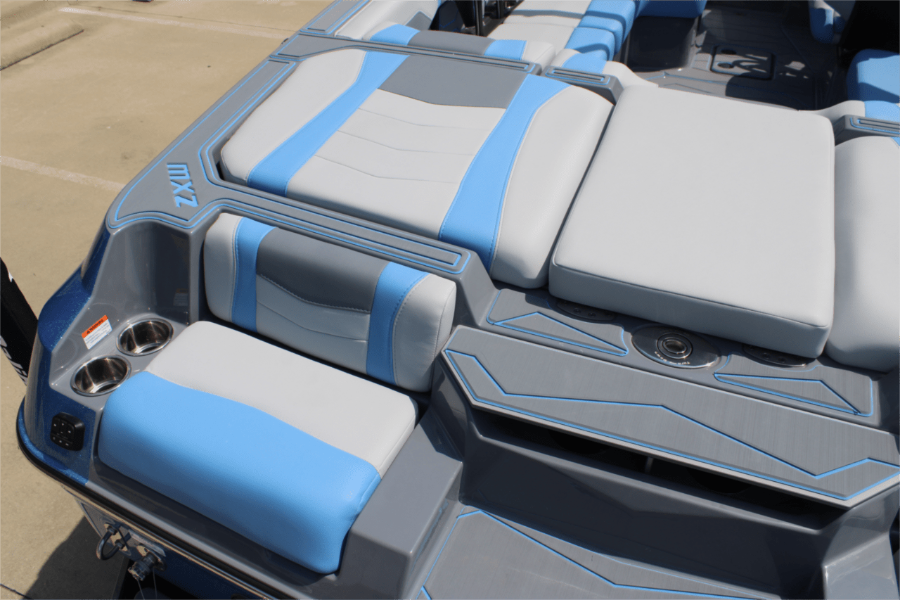 2025 Malibu 22 MXZ Icon