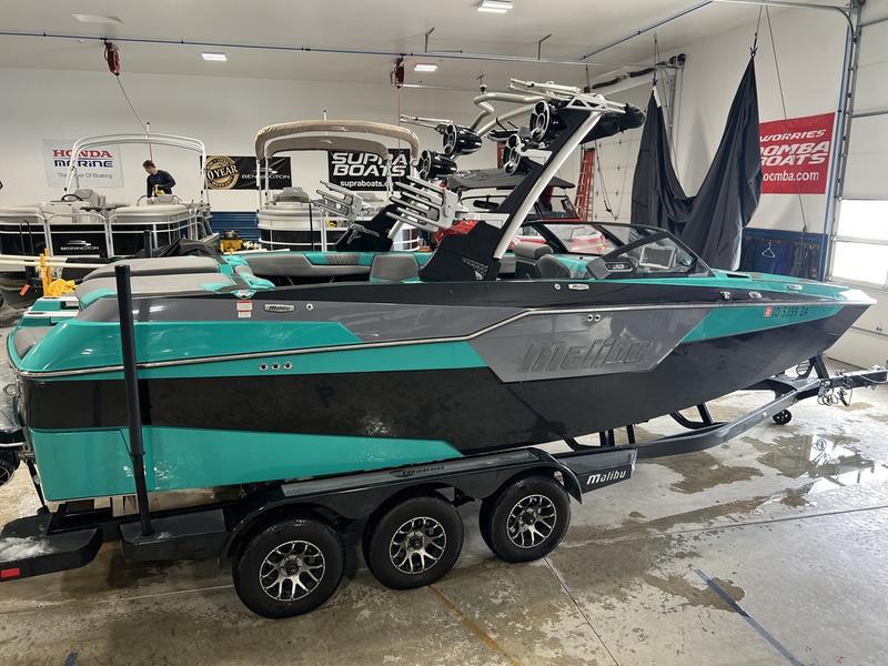 2021 Malibu Boats M240