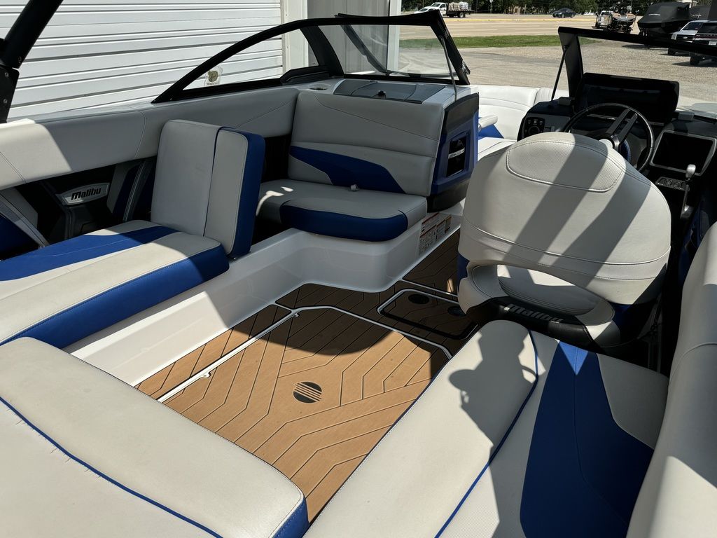 2018 malibu boats 22-MXZ