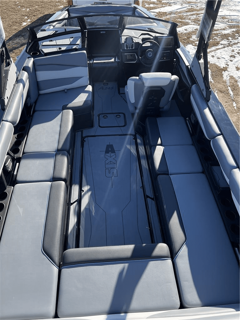 NEW 2024 AXIS A245 wake boat with M6DI motor and TRL