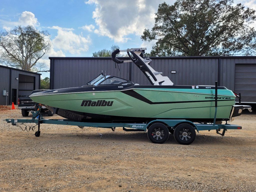 2024 Malibu 23 MXZ