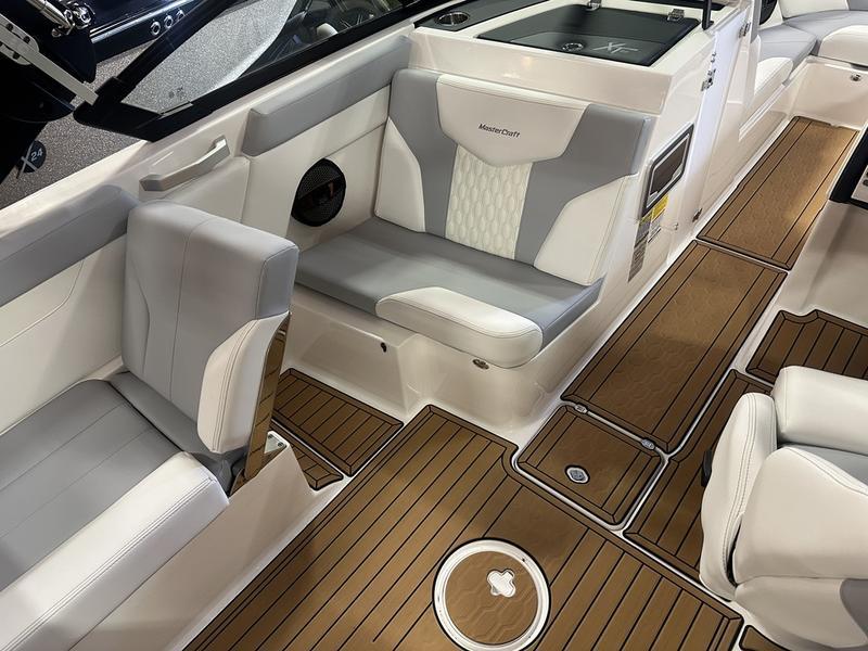 New 2024 MasterCraft XT25