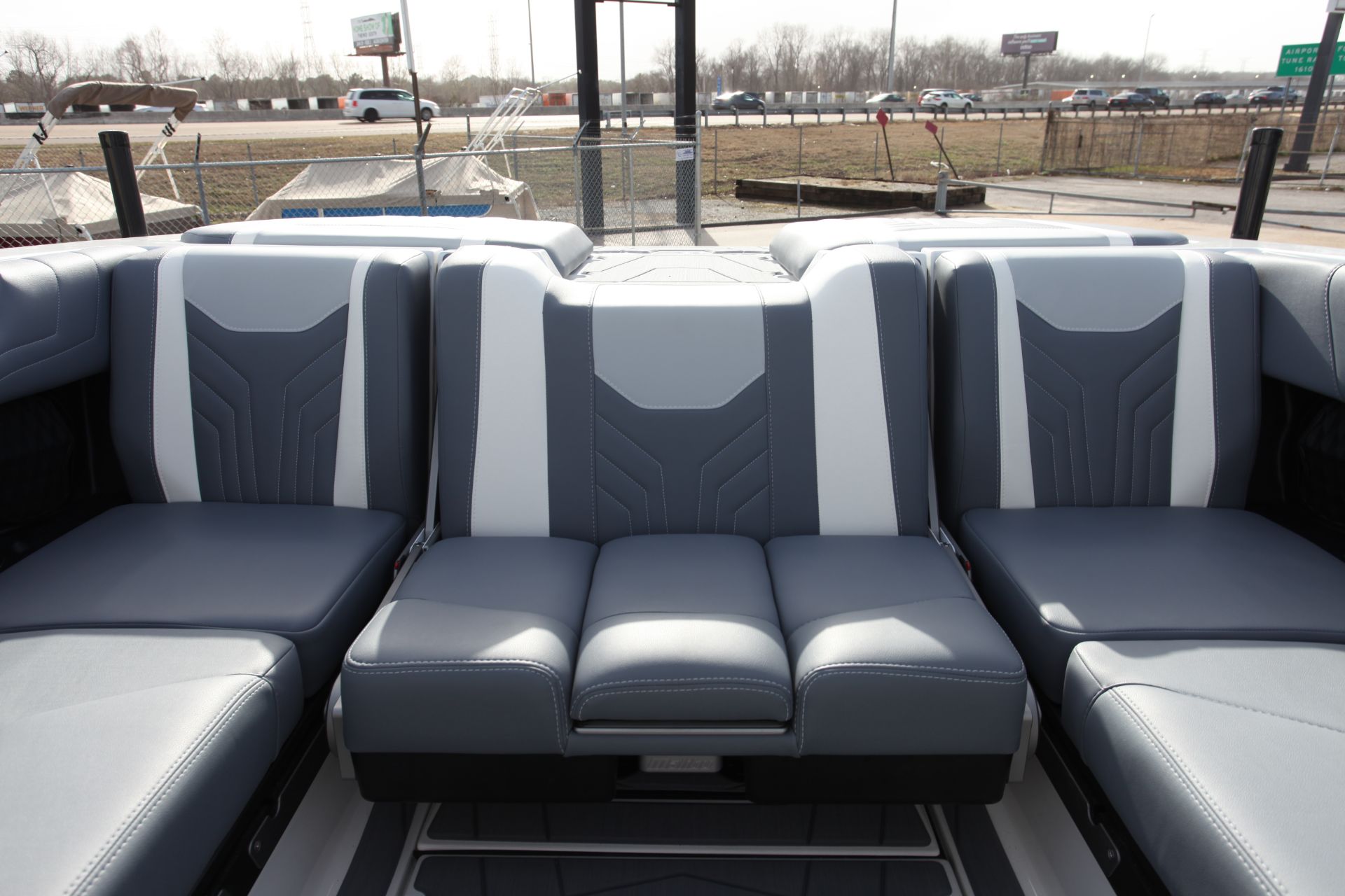 Malibu 25 LSV