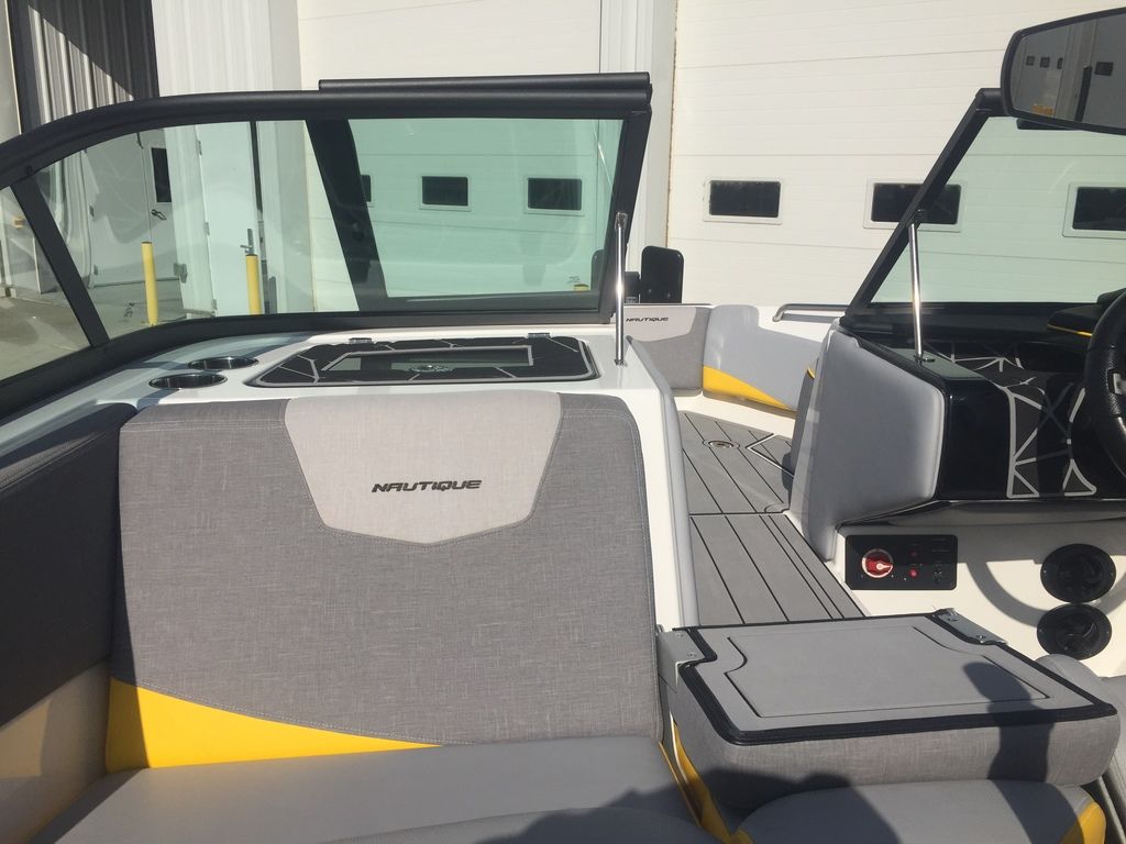 2022 Nautique 200