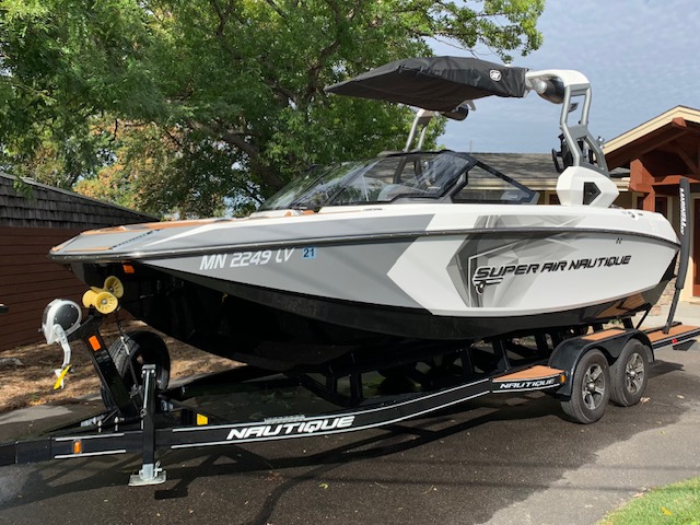 *Just over 200 HOURS w 1.5 Year Transferable Warranty * 2019 Nautique Super Air G21