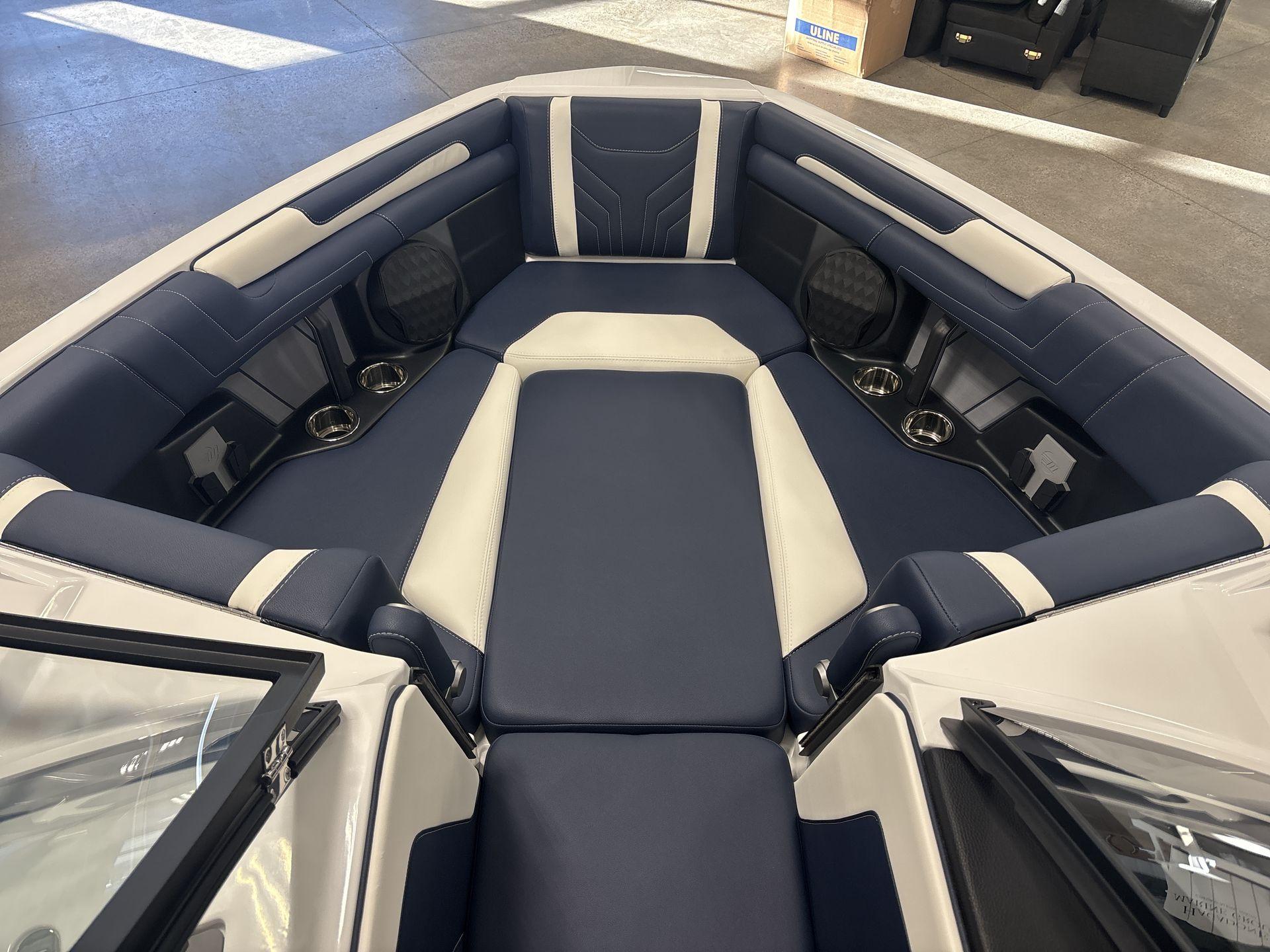 2025 Malibu 25 LSV