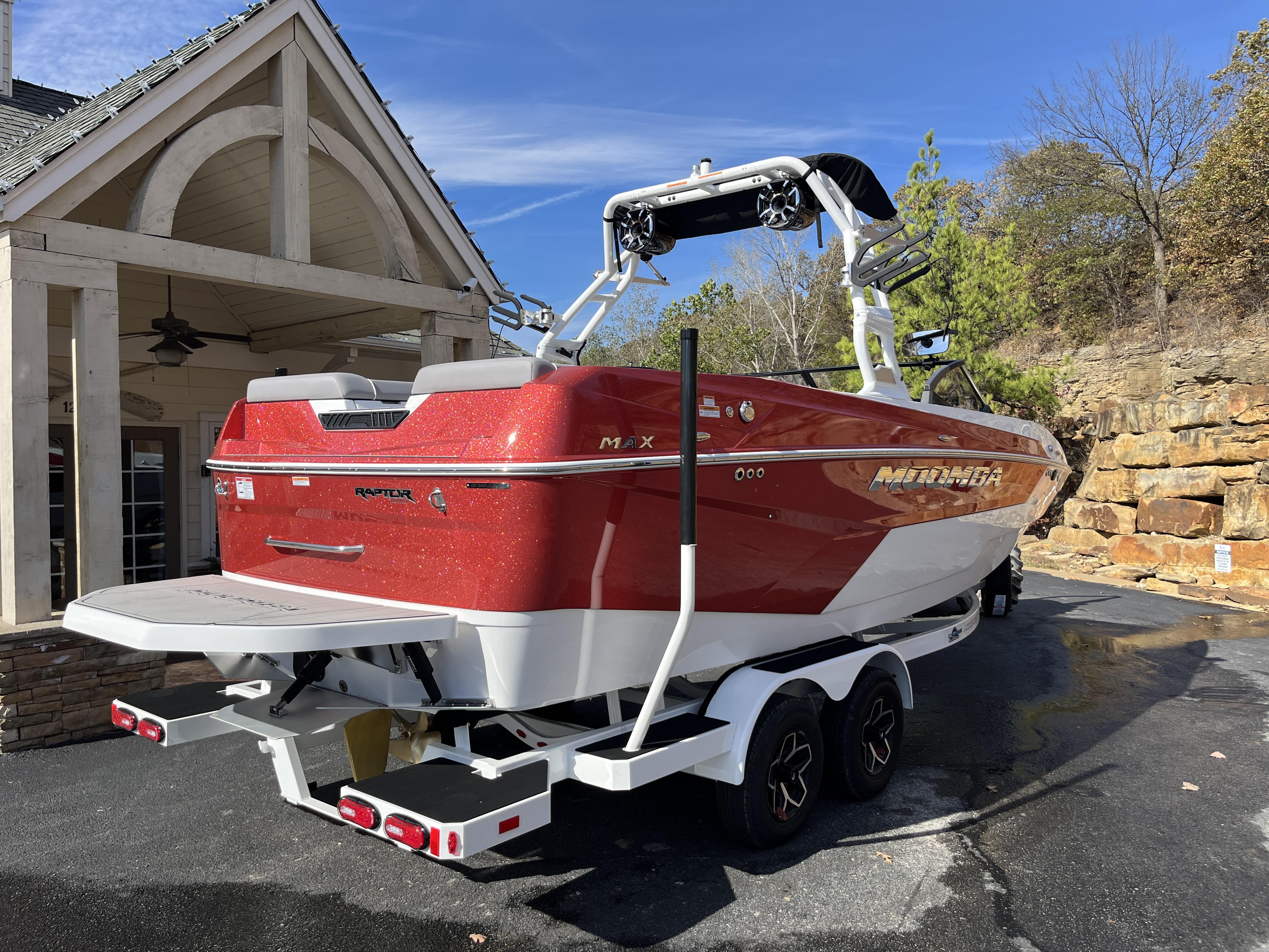 2025 MOOMBA MAX