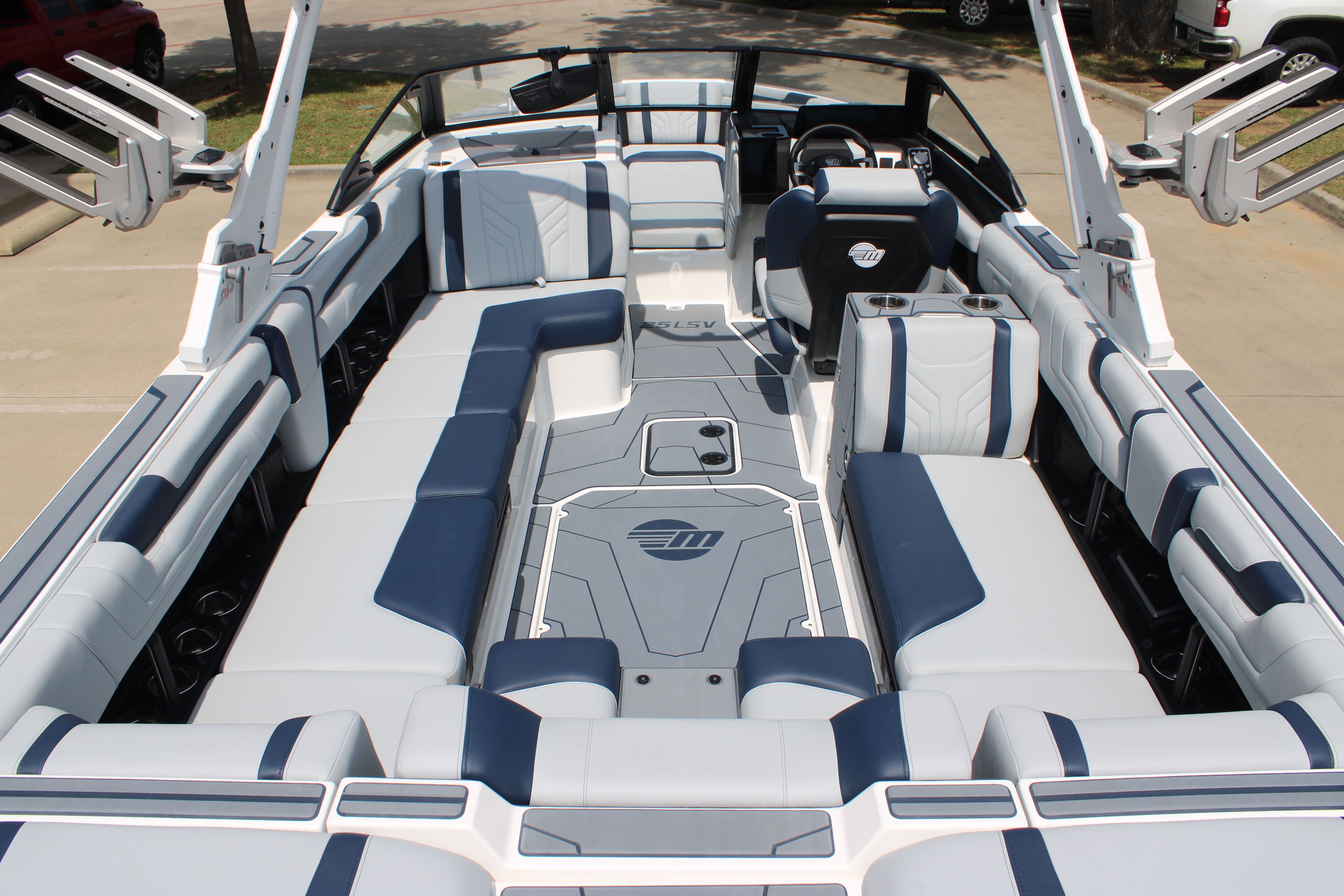 2025 Malibu 25 LSV