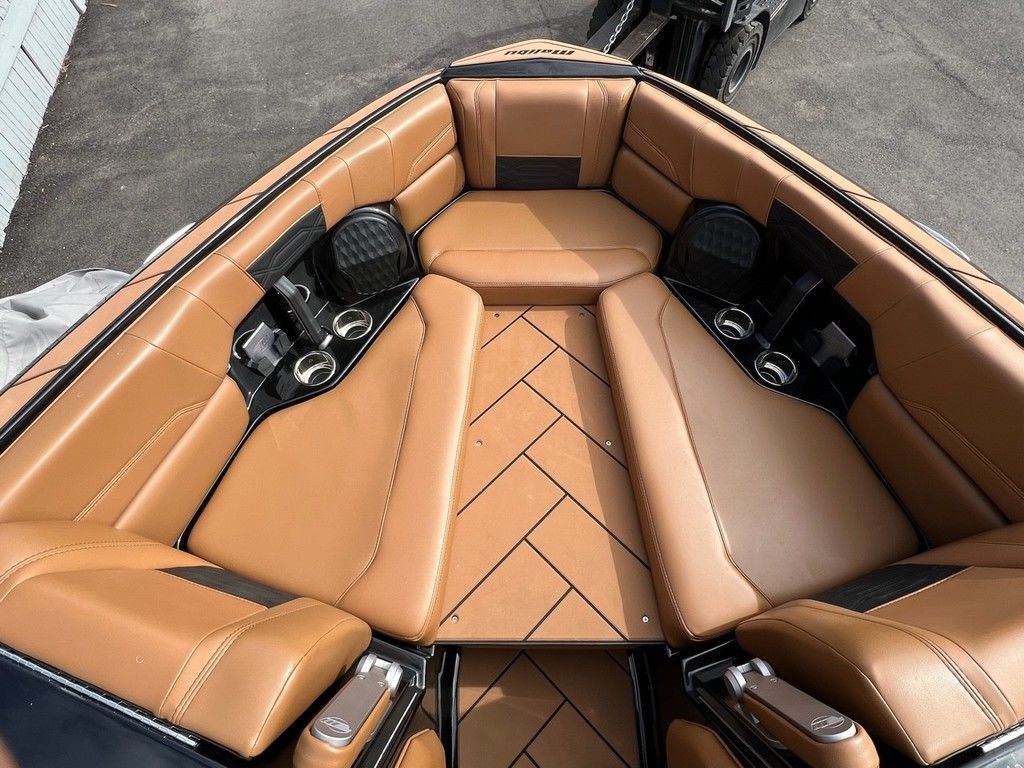 2023 Malibu Boats 26 LSV
