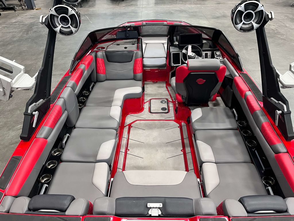 2021 Malibu Boats M220