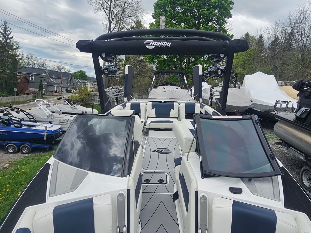 2021 Malibu Boats Wakesetter 25 LSV