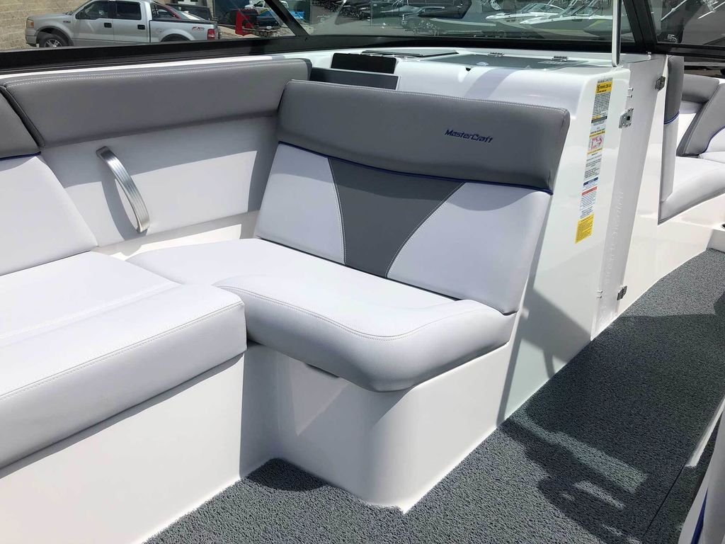2019 MasterCraft XT23