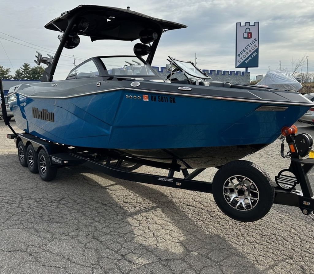 2023 Malibu Boats 26 LSV