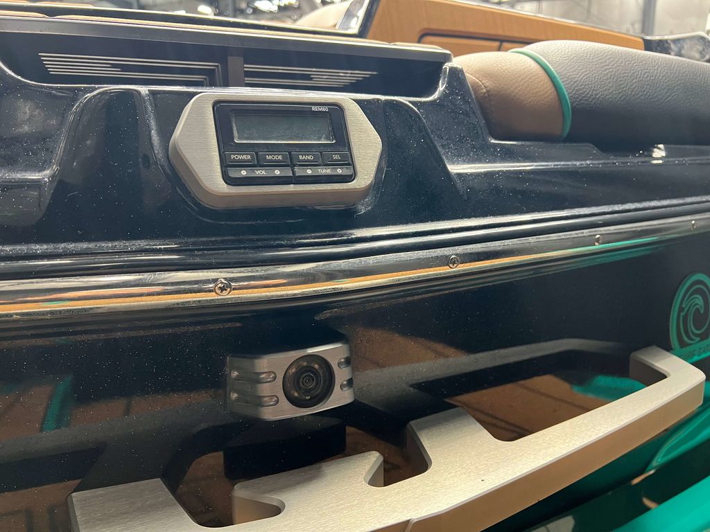 2021 Malibu Boats LSV