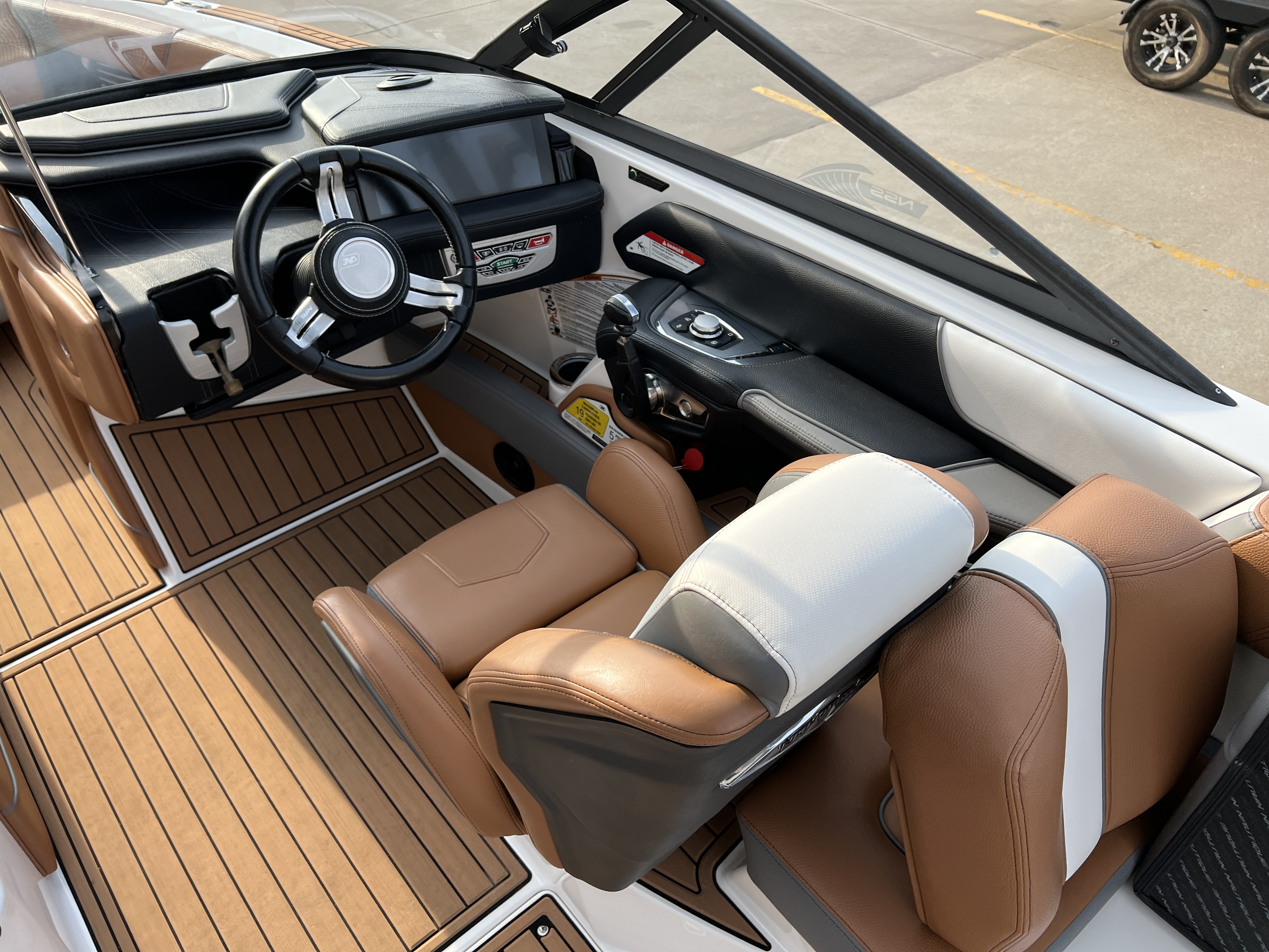 2018 NAUTIQUE G25 * XR7 * TANDEM AXLE TRAILER 