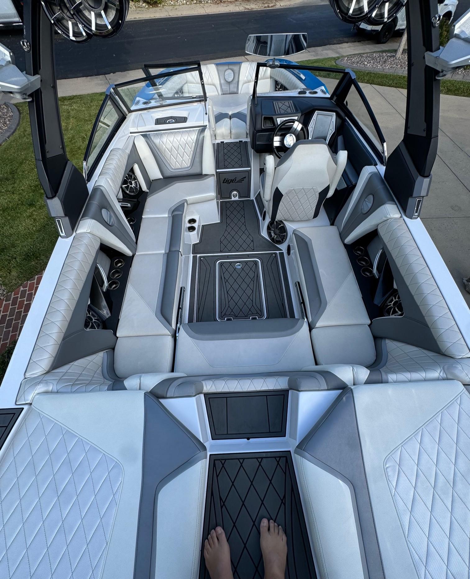 2017 23 ft Tige RZX3 Icon