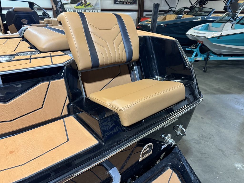 2025 Malibu Boats 25 LSV