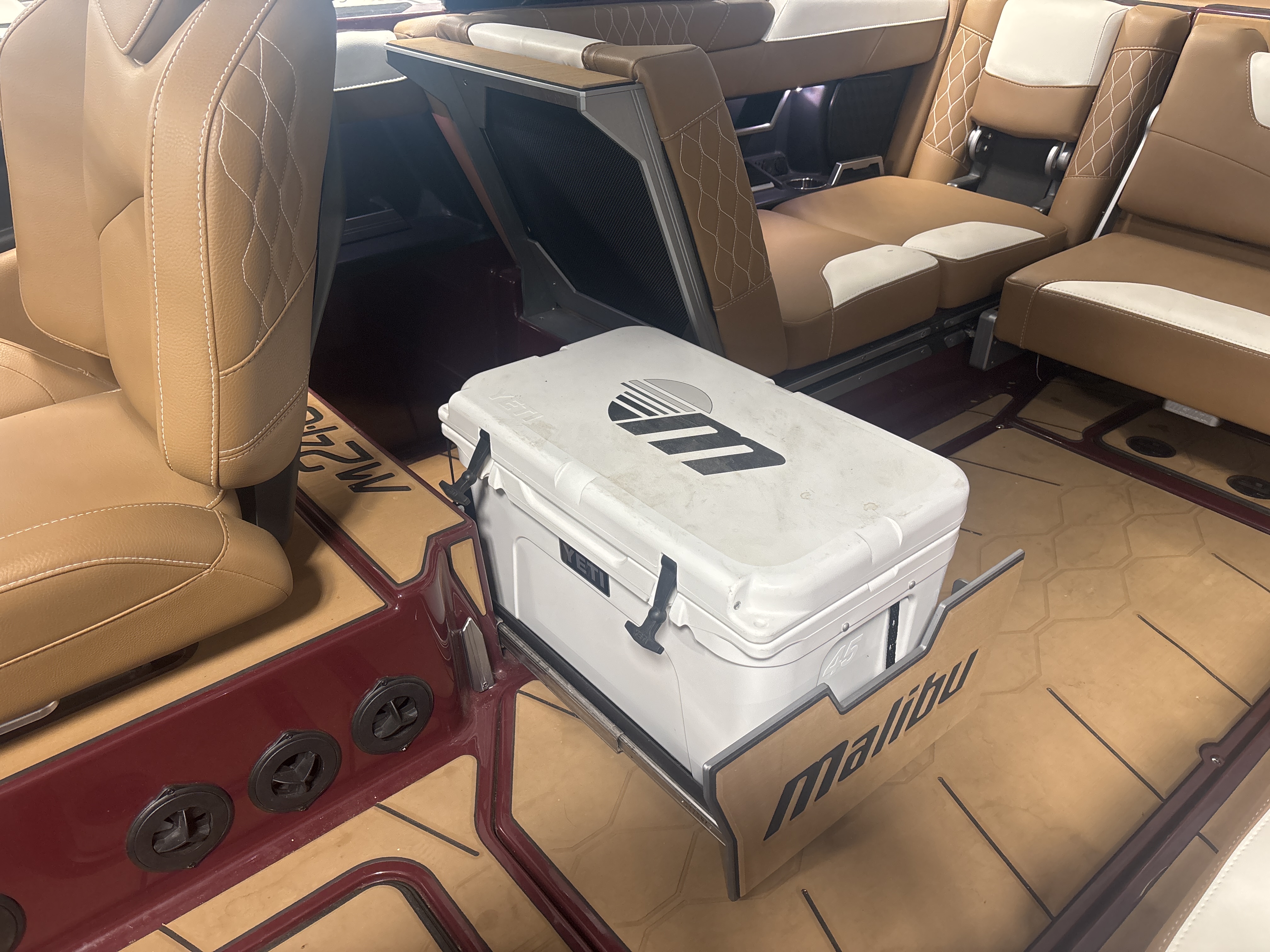 2020 Malibu M240