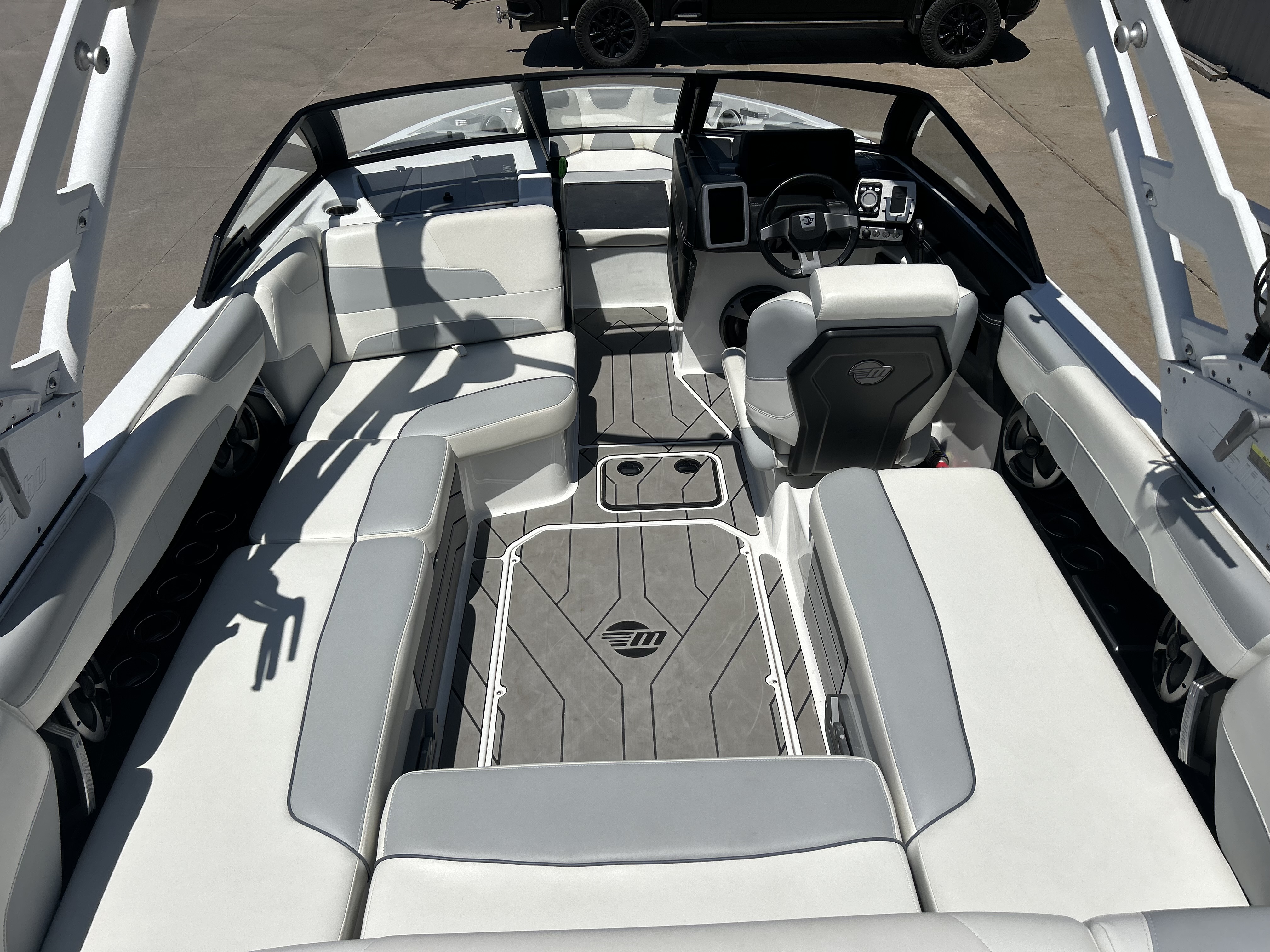 2020 Malibu 22 LSV Icon
