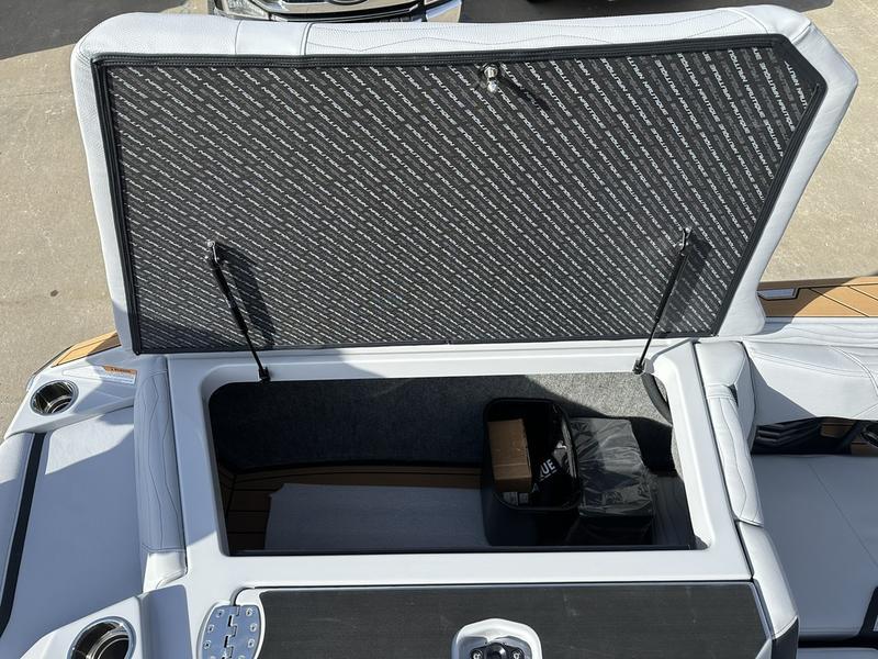 2025 Nautique G23