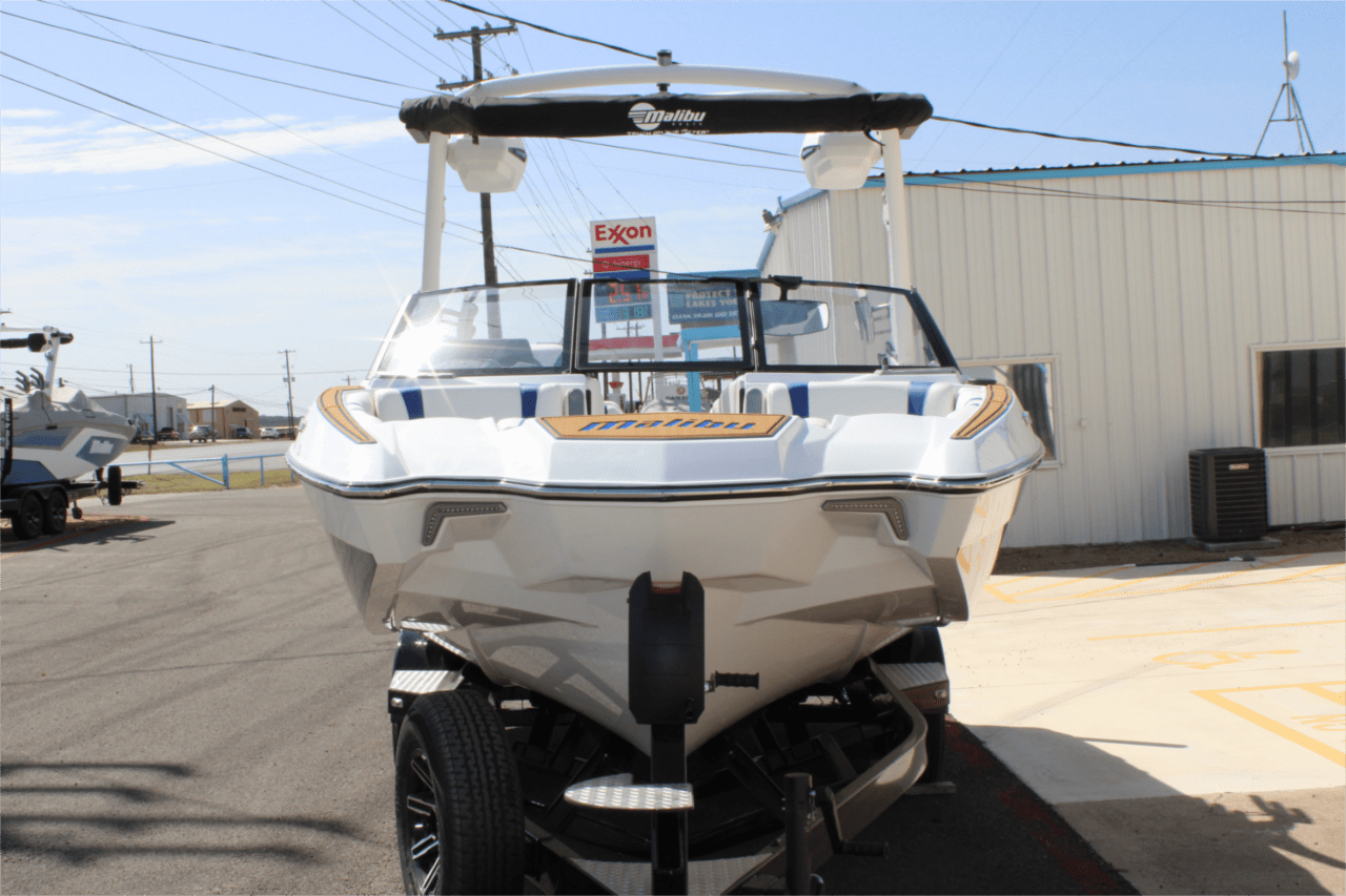 2025 Malibu 22 MXZ