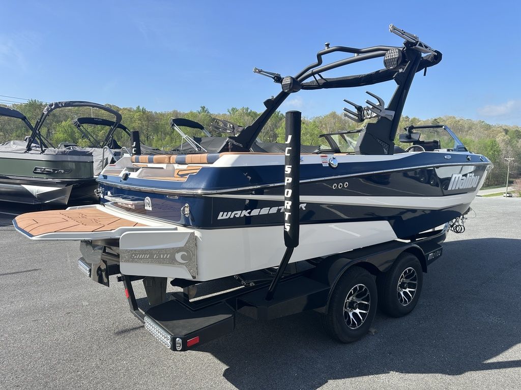 2023 Malibu Boats 21 LX