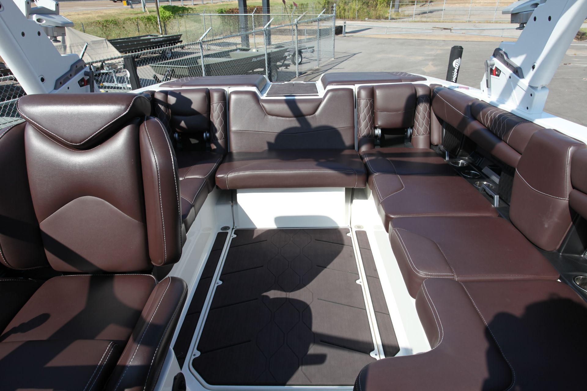  Malibu M220