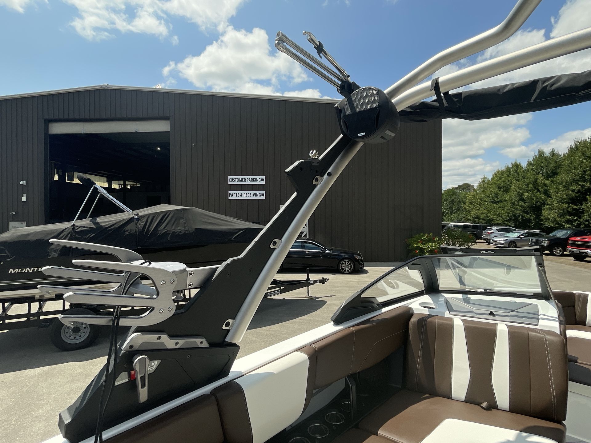2024 Malibu 22 LSV
