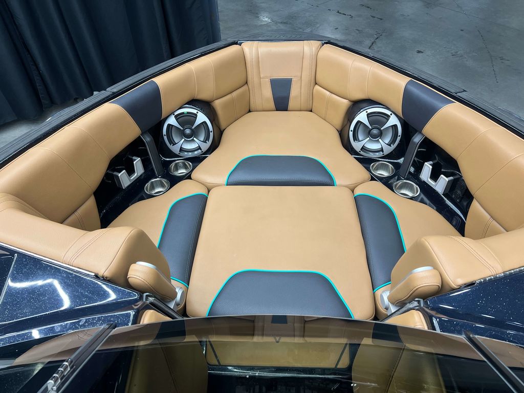 2021 Malibu Boats LSV