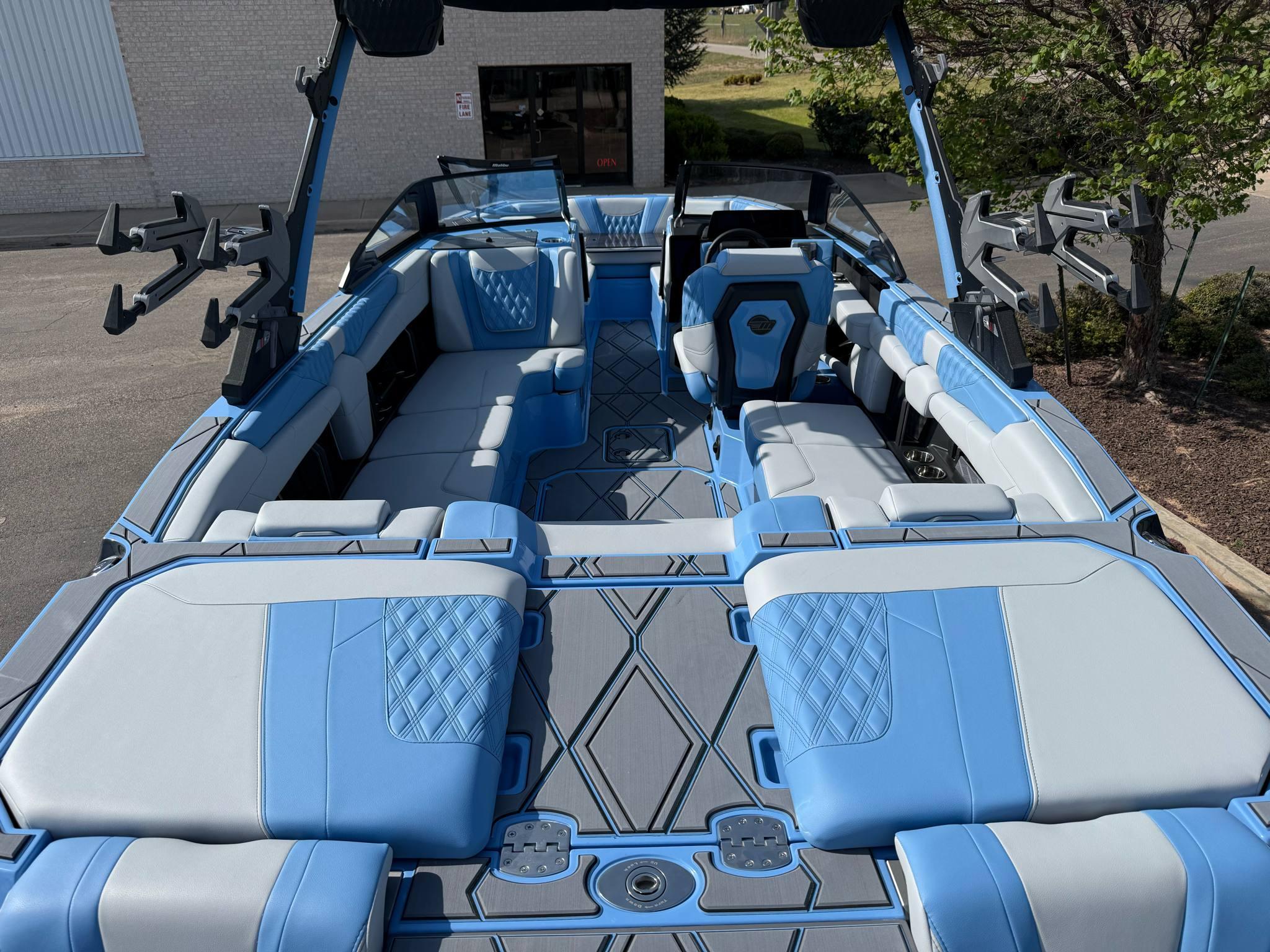 2025 Malibu M230